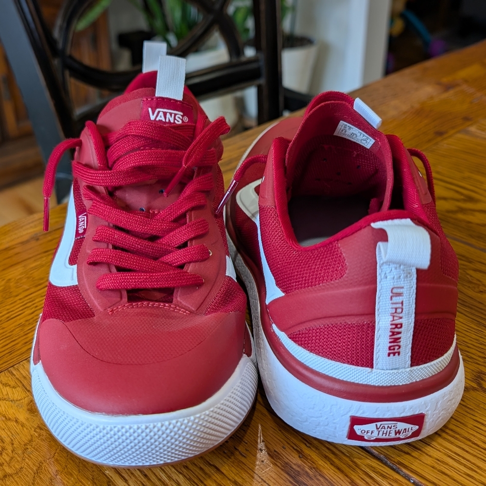 Vans UltraRange Exo 9.5 Men/11 Women Chili Pepper/White